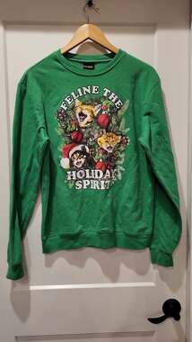 Fifth Sun Feline The Holiday Spirit Green Christmas Cat Sweatshirt, size L